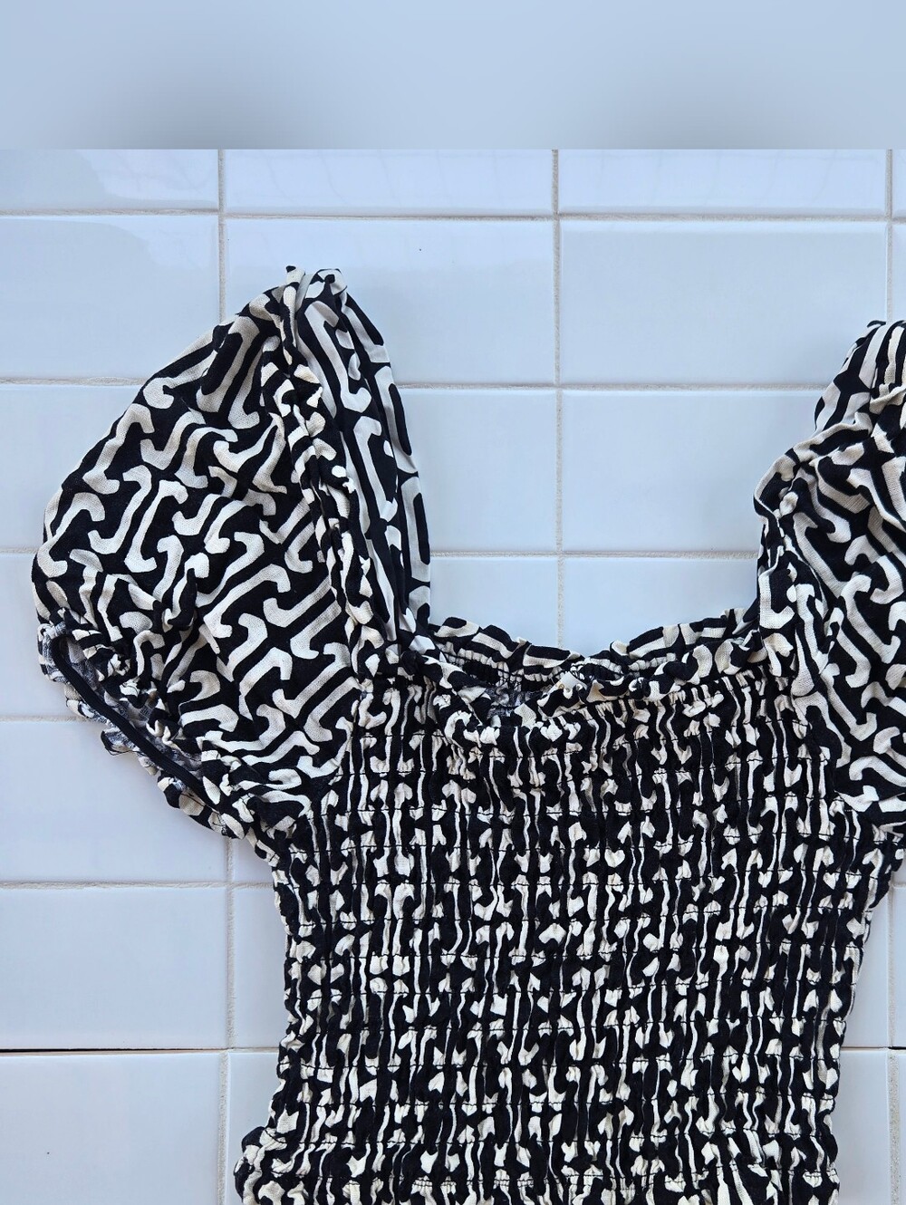 Monteau Los Angeles-Smocked Puff-Sleeve Crop Top in Black & White